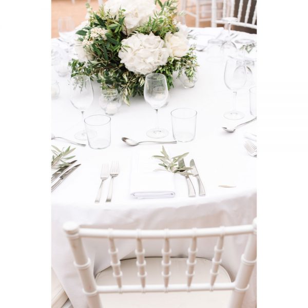 Loose-Style-with-greenery,-