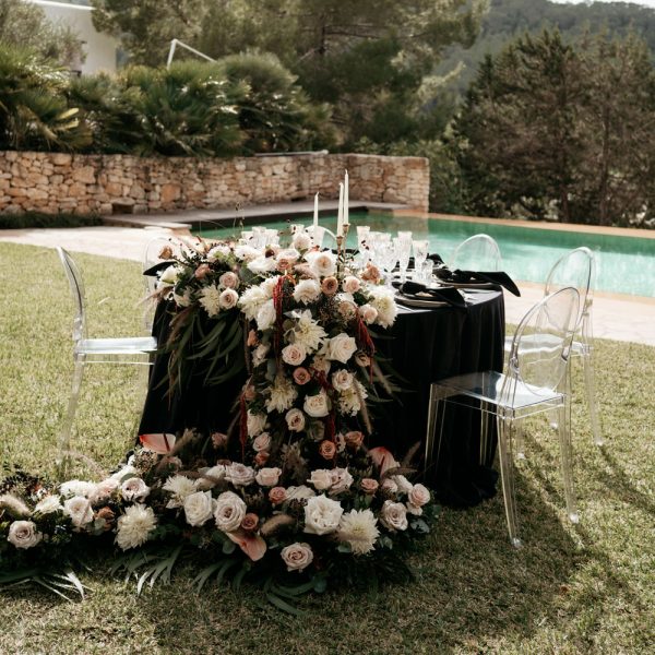 Sweet-heart-Flower-Arrangem