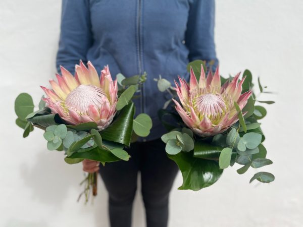 Bridesmaids-with Protea