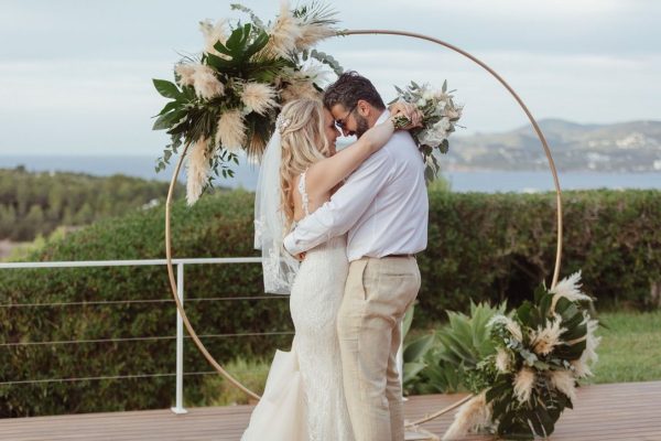 Round Arch with pampas and tropical leaves